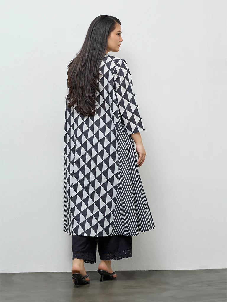 Diza Black Geometric Printed Cotton A-Line Kurta - Image 4