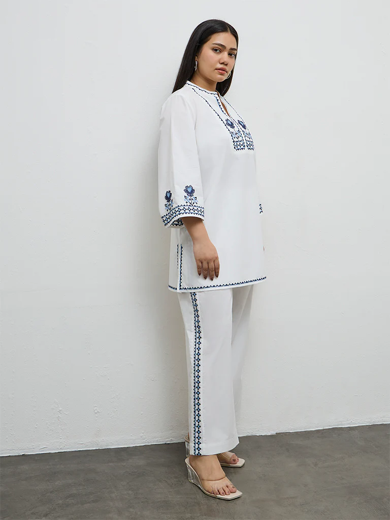 Diza White Embroidered Straight Kurta