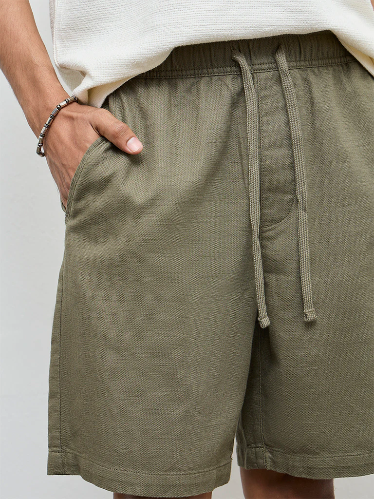 ETA Olive Solid Relaxed-Fit Mid-Rise Cotton Shorts - Image 4