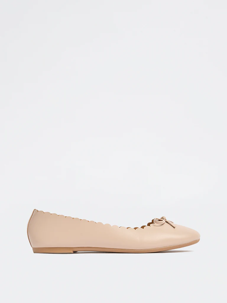 LUNA BLU Beige Scalloped Ballerina
