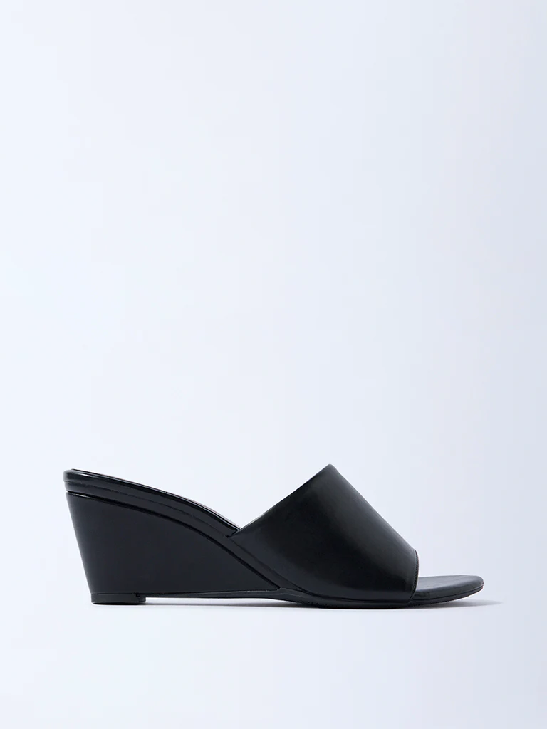 LUNA BLU Black Wedge-Heel Sandals