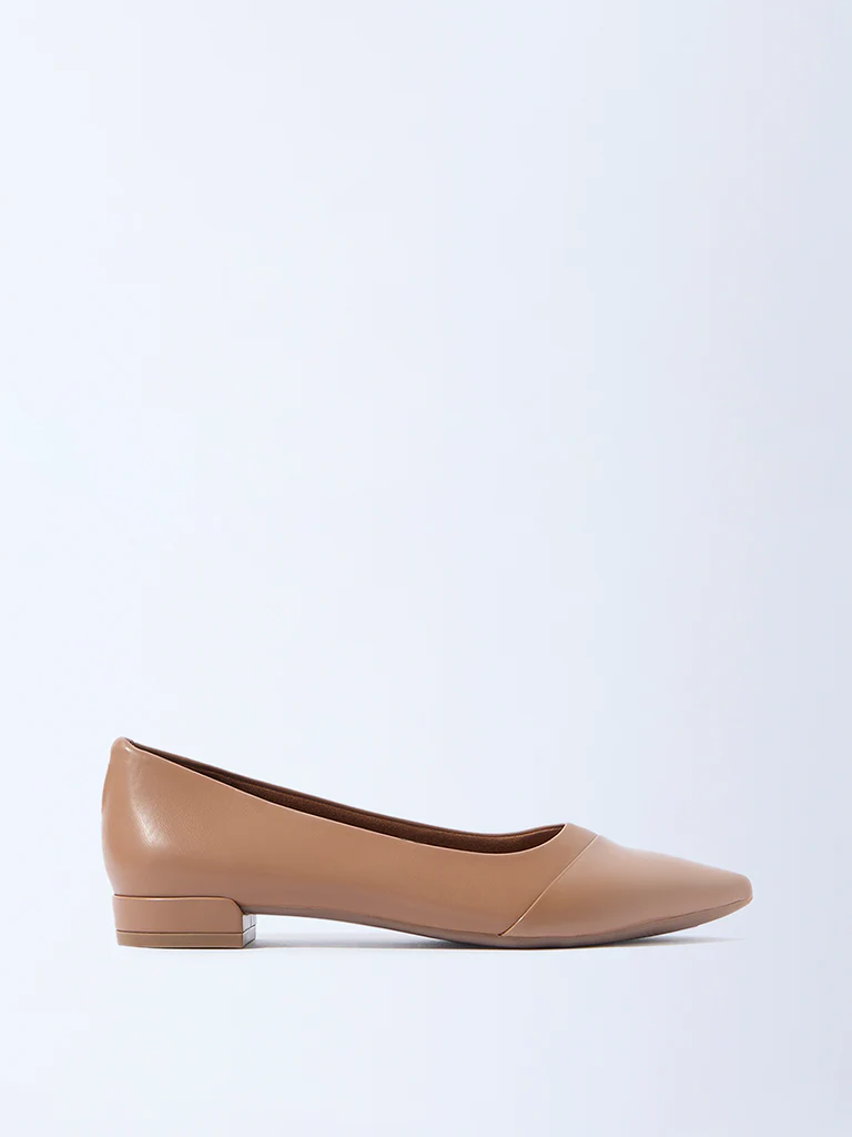 LUNA BLU Brown Pointed Toe Ballerinas