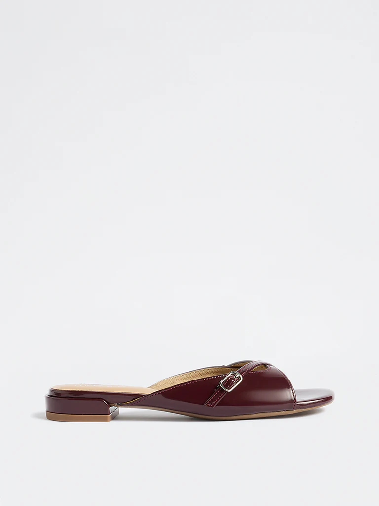 LUNA BLU Burgundy Buckle Detailed Sandals
