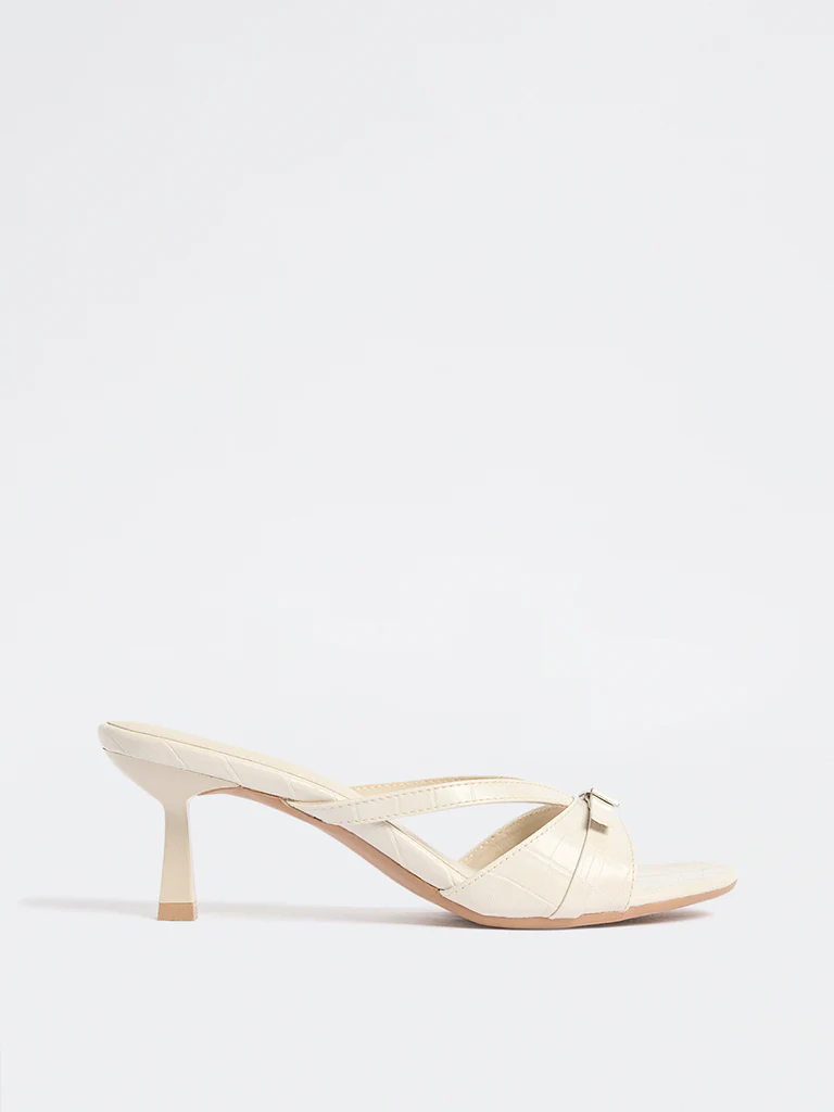 LUNA BLU Ivory Buckle-Detailed Sandals