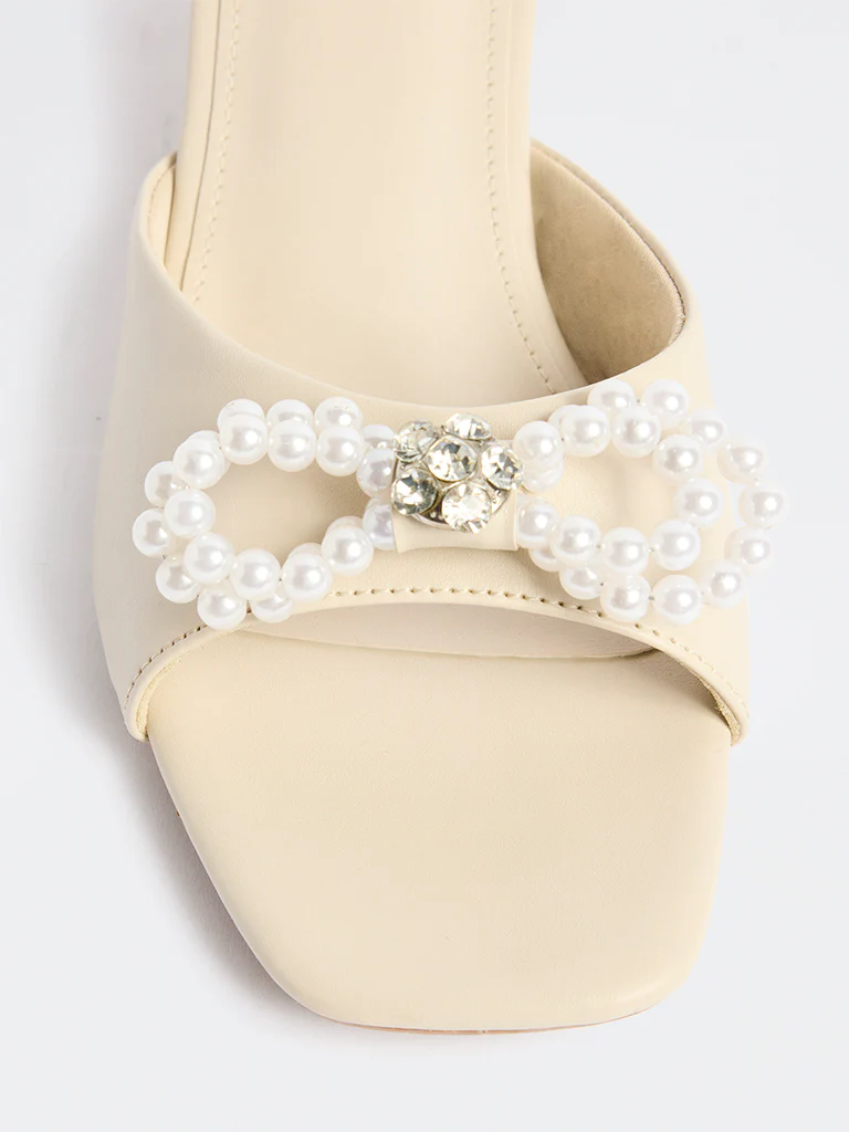 LUNA BLU Ivory Pearl-Detailed Sandals - Image 4