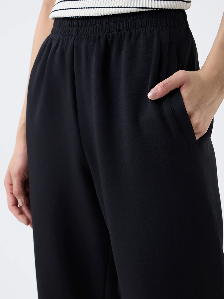 Nuoflexx Black Solid High-Rise Joggers - Image 3