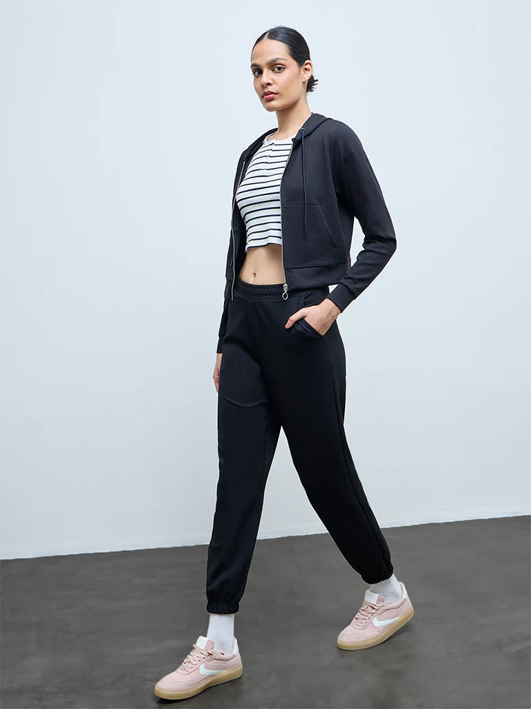 Nuoflexx Black Solid High-Rise Joggers