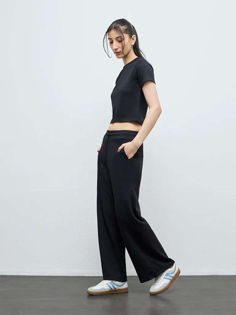 Nuoflexx Black Solid T-Shirt