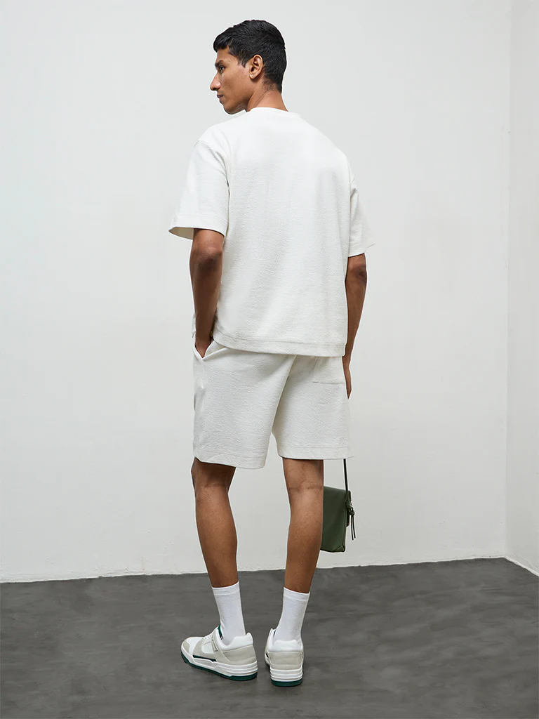 Nuoflexx Off-White Relaxed-Fit Mid-Rise Cotton-Blend Shorts - Image 4