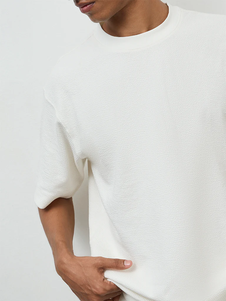 Nuoflexx Off-White Textured Relaxed-Fit Cotton-Blend T-Shirt - Image 4