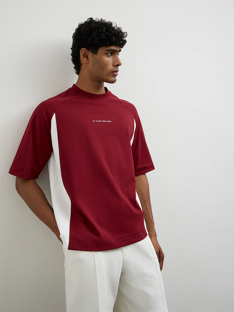 Nuoflexx Red Stripe-Design Relaxed Fit T-Shirt