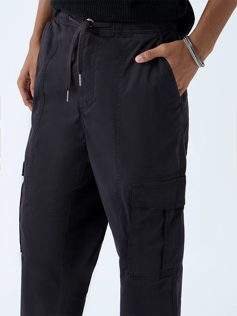 Nuon Black Relaxed-Fit Mid-Rise Cotton-Blend Cargo Pants - Image 4