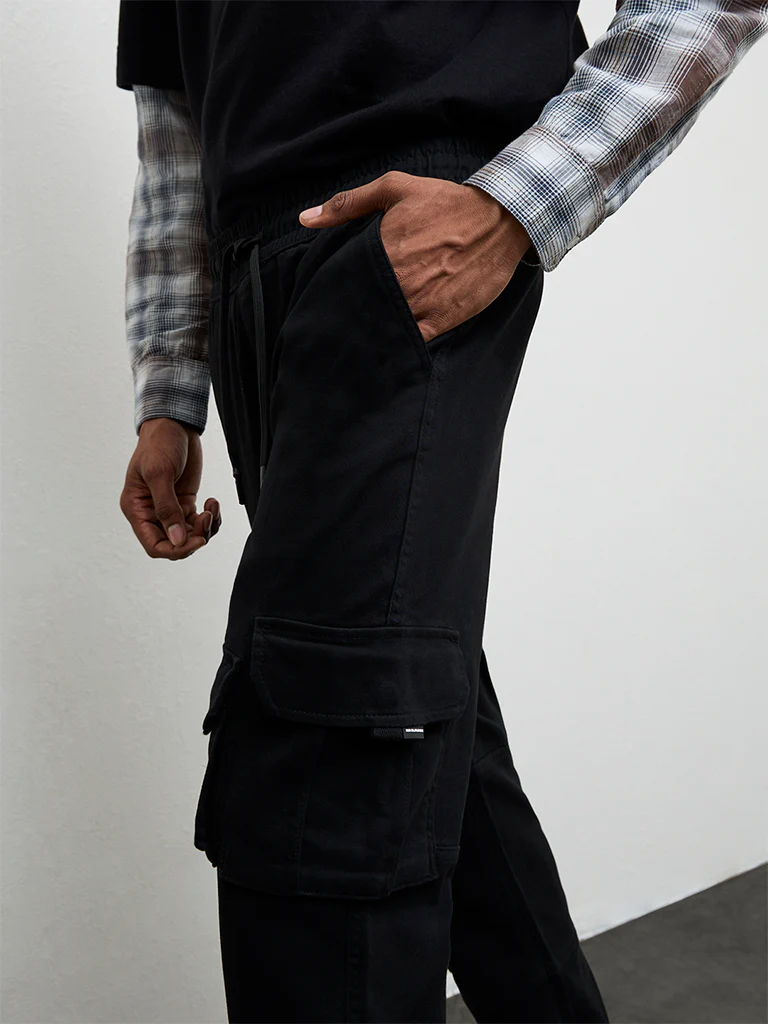 Nuon Black Relaxed-Fit Mid-Rise Cotton-Blend Cargo Pants - Image 4