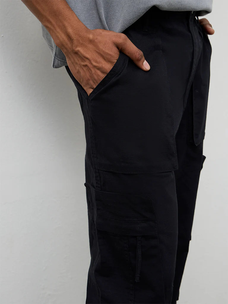 Nuon Black Relaxed-Fit Mid-Rise Cotton Cargo Pants - Image 4