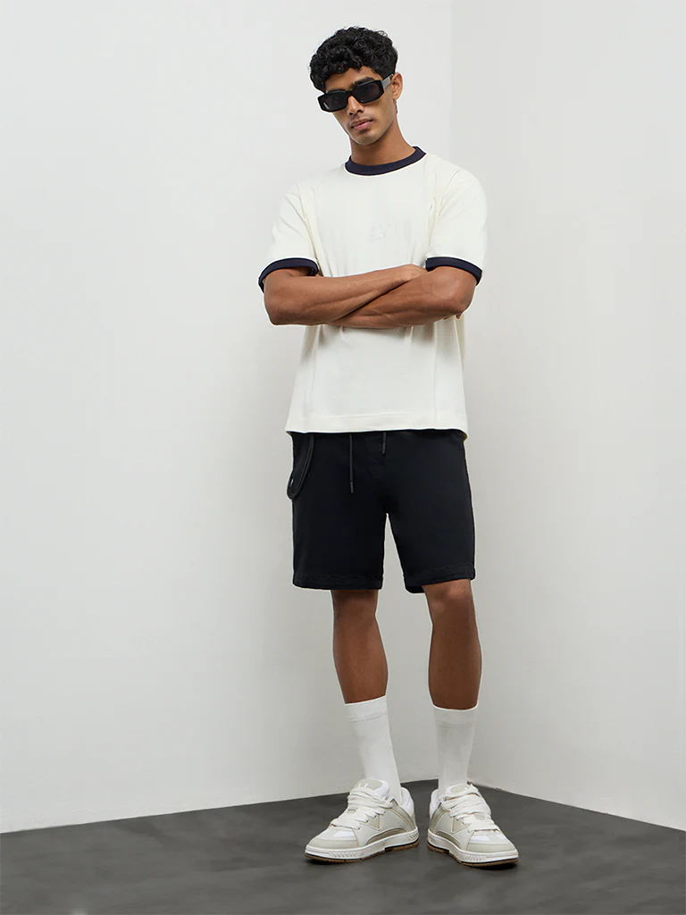 Nuon Black Relaxed-Fit Mid-Rise Shorts - Image 3