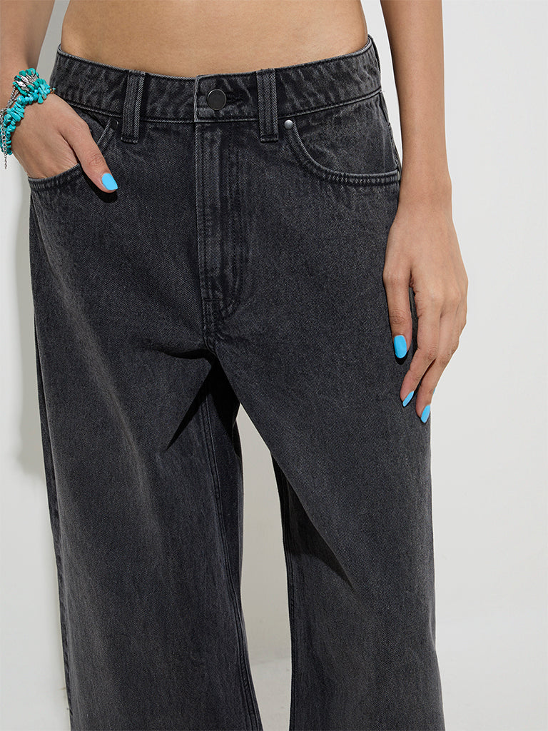 Nuon Charcoal Flared Relaxed-Fit Mid-Rise Jeans - Image 3