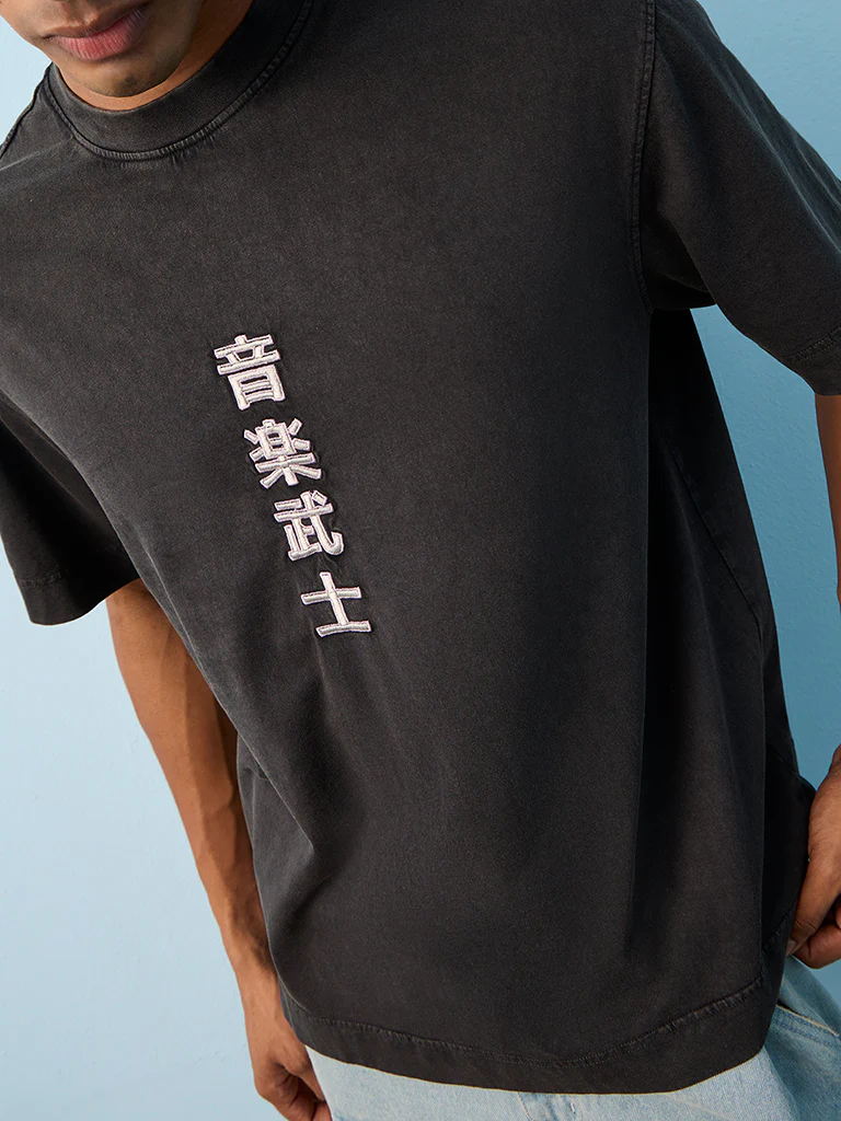 Nuon Charcoal Graphic Printed Relaxed-Fit Cotton T-Shirt - Image 3