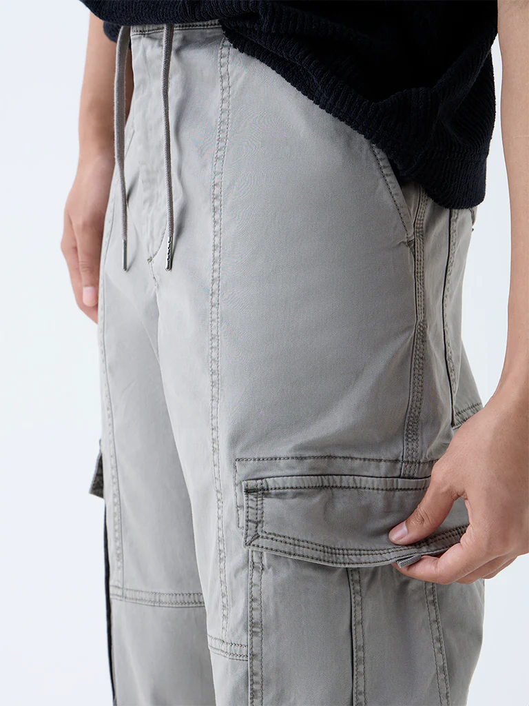 Nuon Grey Relaxed-Fit Mid-Rise Cotton-Blend Cargo Pants - Image 4