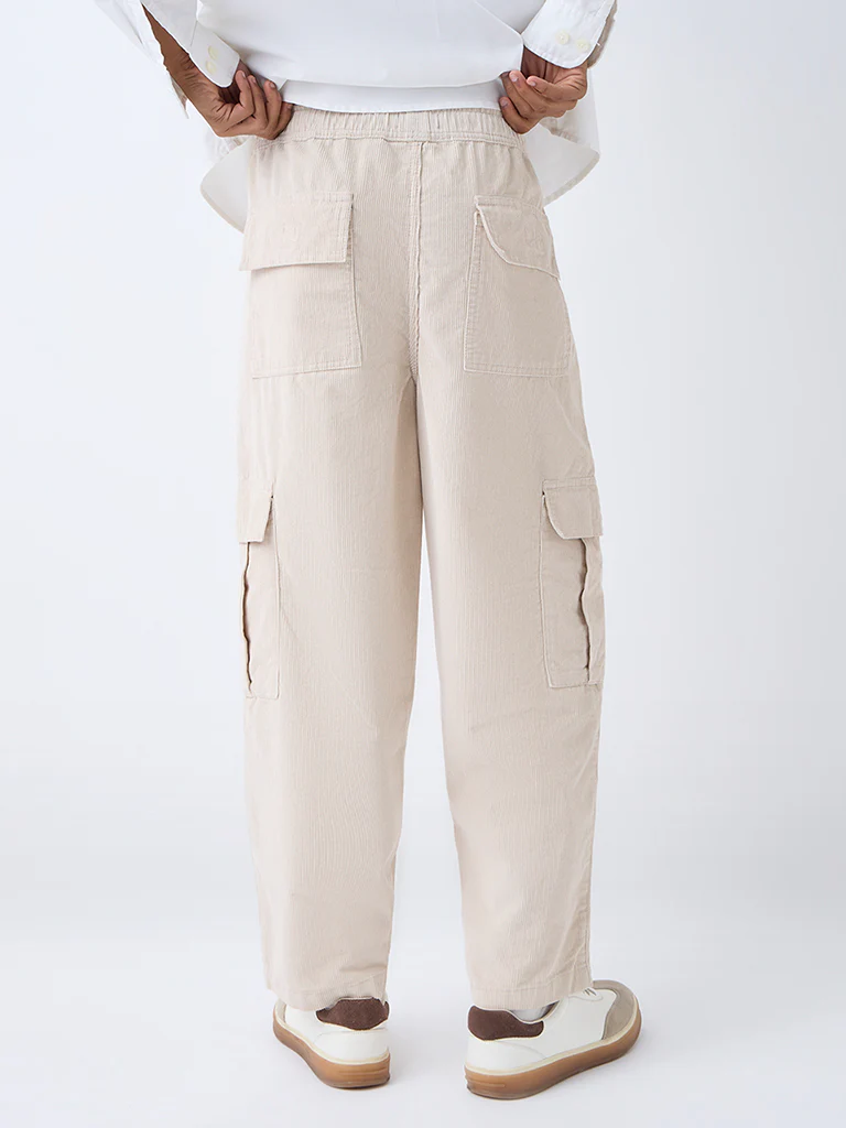 Nuon Off-White Cargo-Style Relaxed-Fit Mid-Rise Corduroy Pants - Image 5