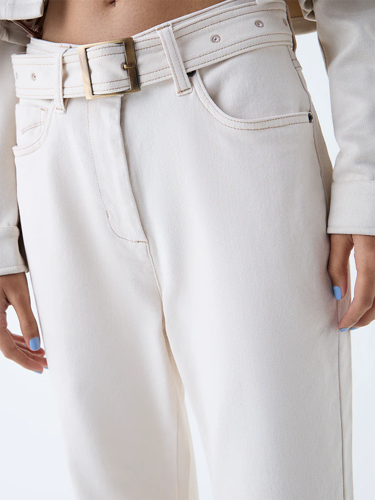 Nuon Off-White Mid-Rise Bootcut Jeans with Belt - Image 3