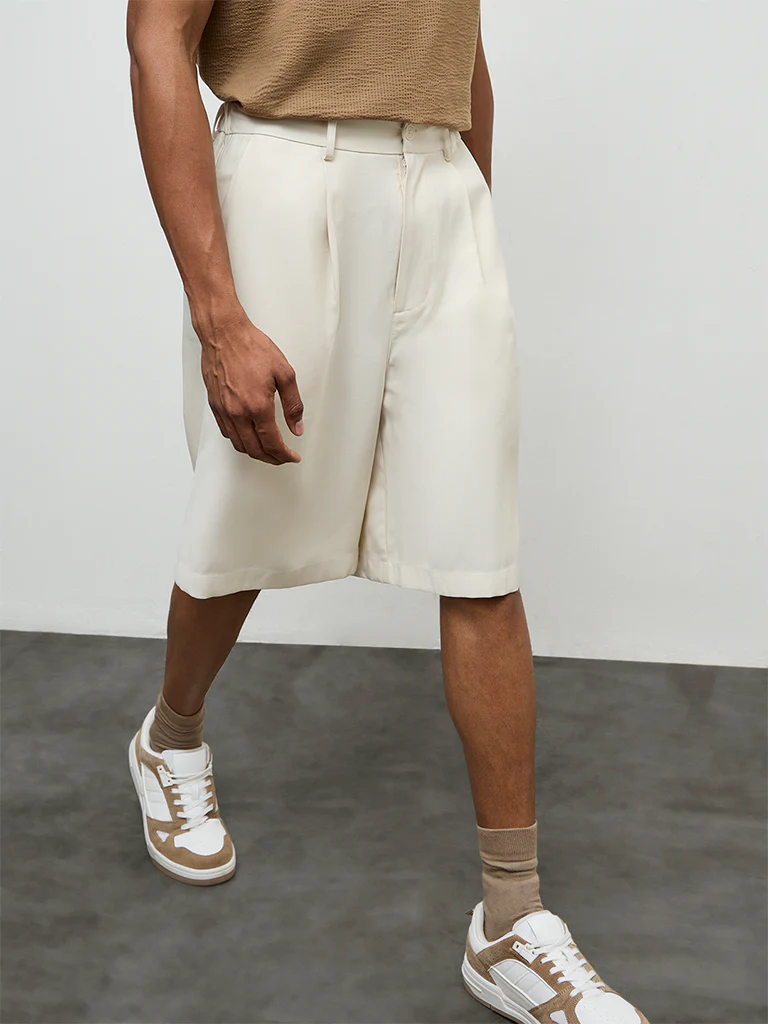 Nuon Off-White Pleated Relaxed-Fit Mid-Rise Shorts - Image 3