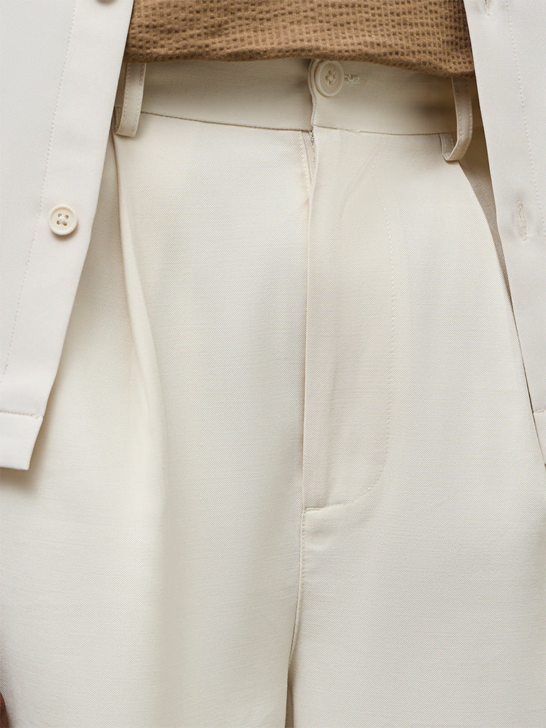 Nuon Off-White Pleated Relaxed-Fit Mid-Rise Shorts - Image 4