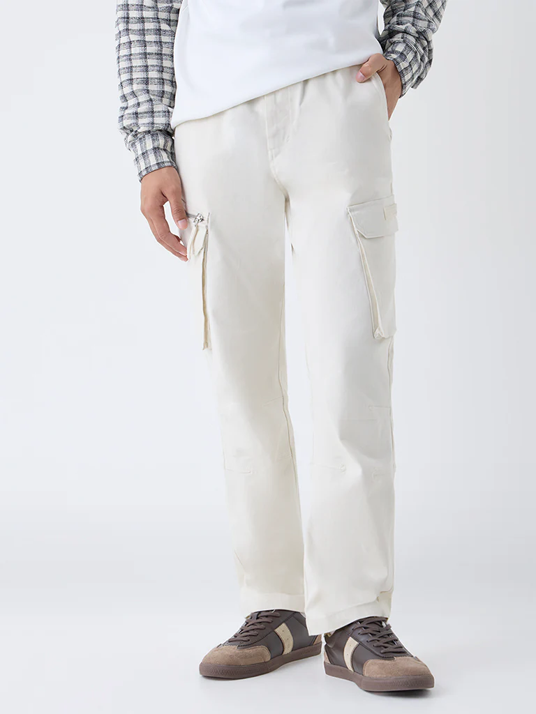 Nuon Off-White Relaxed-Fit Mid-Rise Cotton-Blend Cargo Pants - Image 3