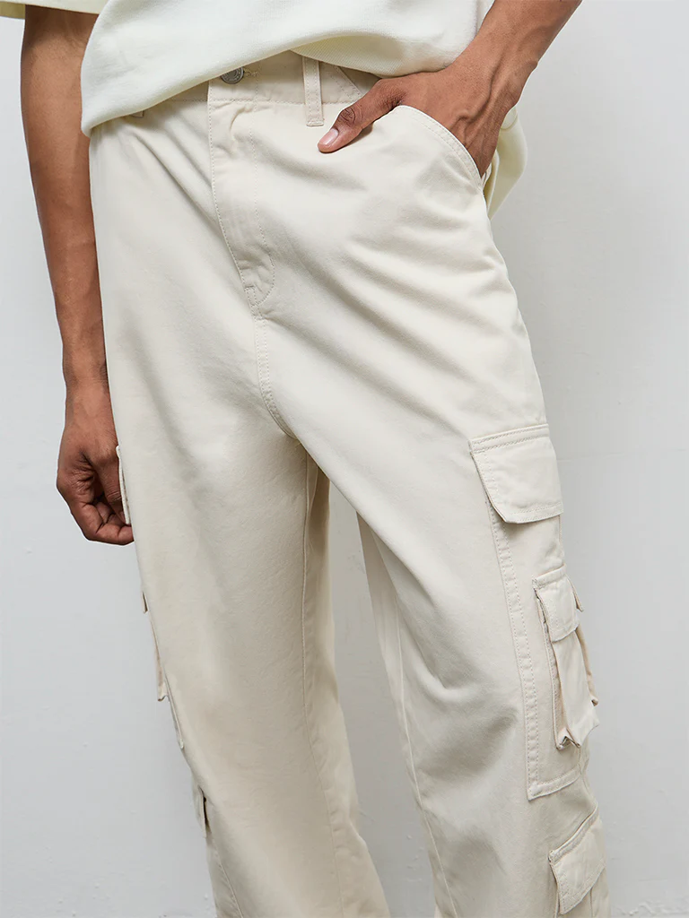 Nuon Off-White Relaxed-Fit Mid-Rise Cotton Cargo Pants - Image 3