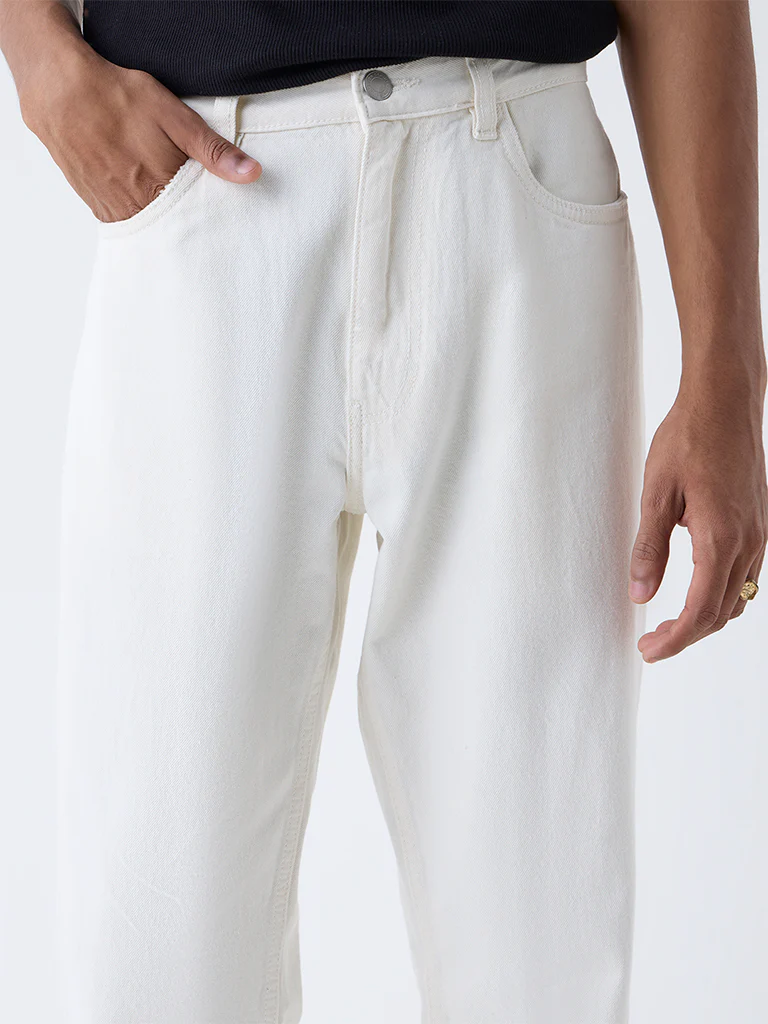 Nuon Off-White Relaxed-Fit Mid-Rise Jeans - Image 3