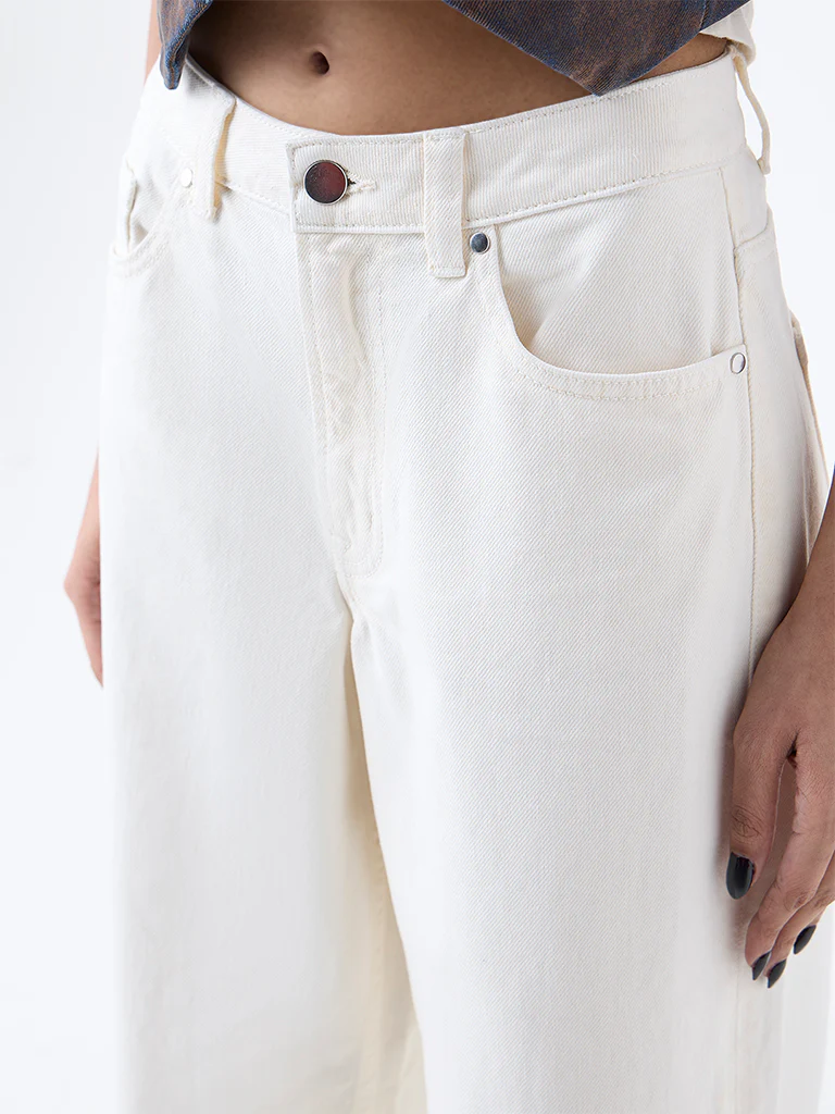 Nuon White Solid High-Rise Flared Jeans - Image 3