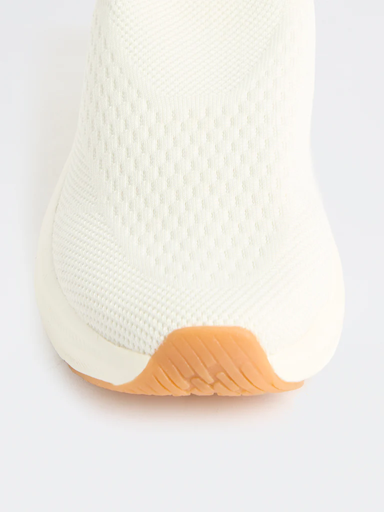 SOLEPLAY Off-White Textured Slip-On Sneakers - Image 4