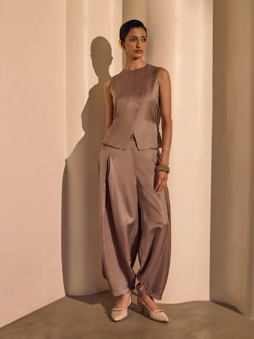 Solid Barrel-Leg Pants β Brown - Image 2