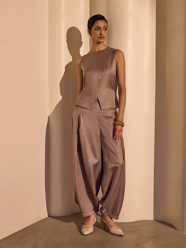 Solid Barrel-Leg Pants β Brown - Image 3