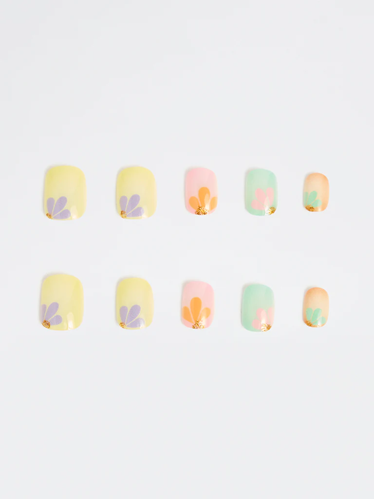 Studiowest Press and Go Pretty Floral Press-On Nail Set