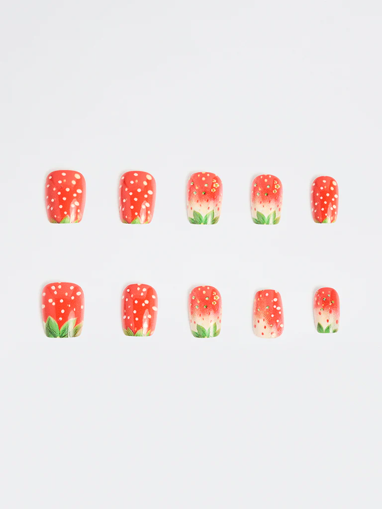 Studiowest Press and Go Strawberry Press-On Nail Set