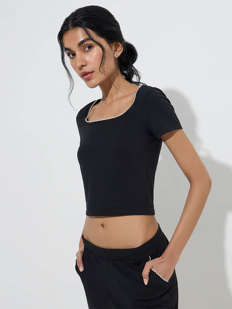 Superstar Black Solid Cotton-Blend Top