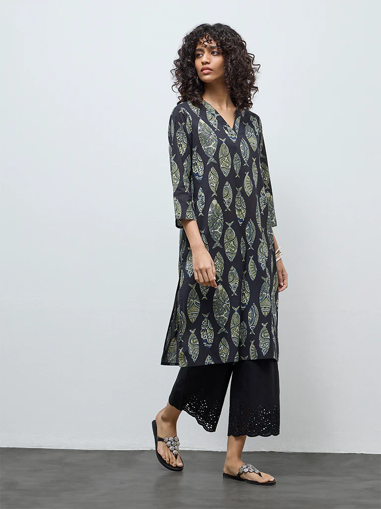 Utsa Black Fish Printed Cotton Straight Kurta - Image 2