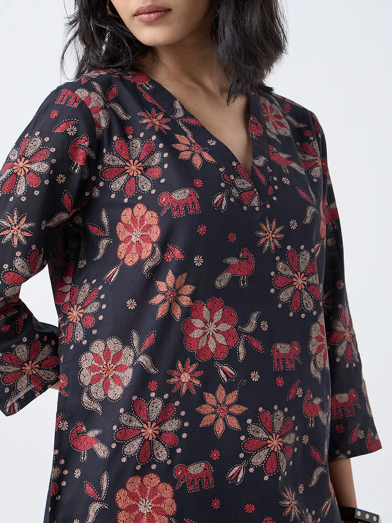 Utsa Black Floral Detailed Straight Cotton Kurta - Image 3