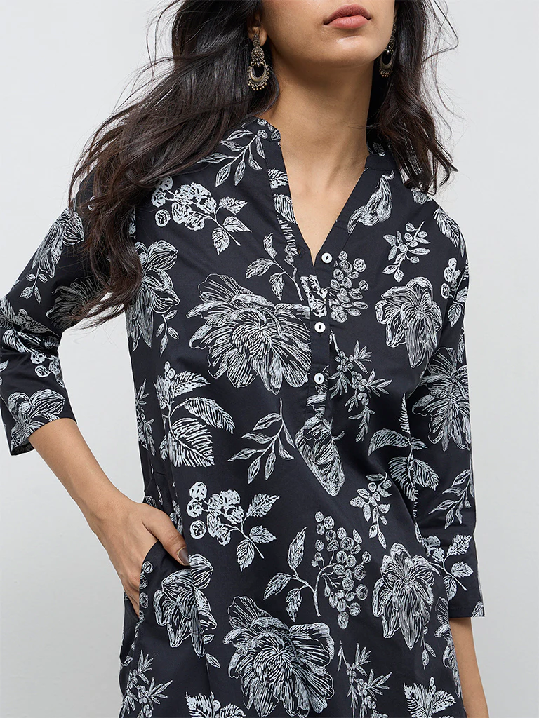 Utsa Black Floral Printed Cotton Straight Kurta - Image 3