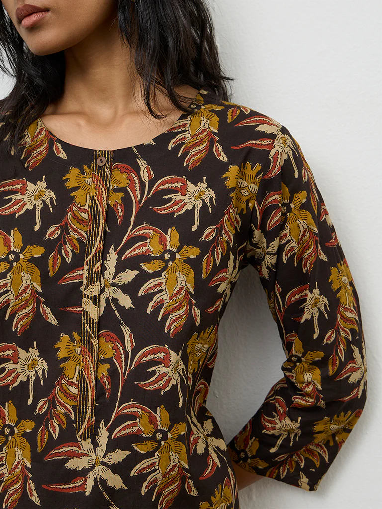 Utsa Black Floral Printed Cotton Straight Kurta - Image 3