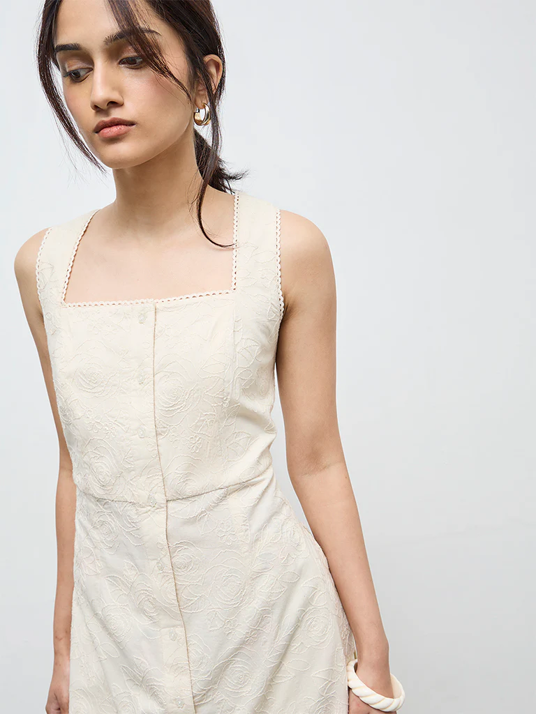 Utsa Cream Floral Embroidered A-Line Cotton Kurta - Image 3