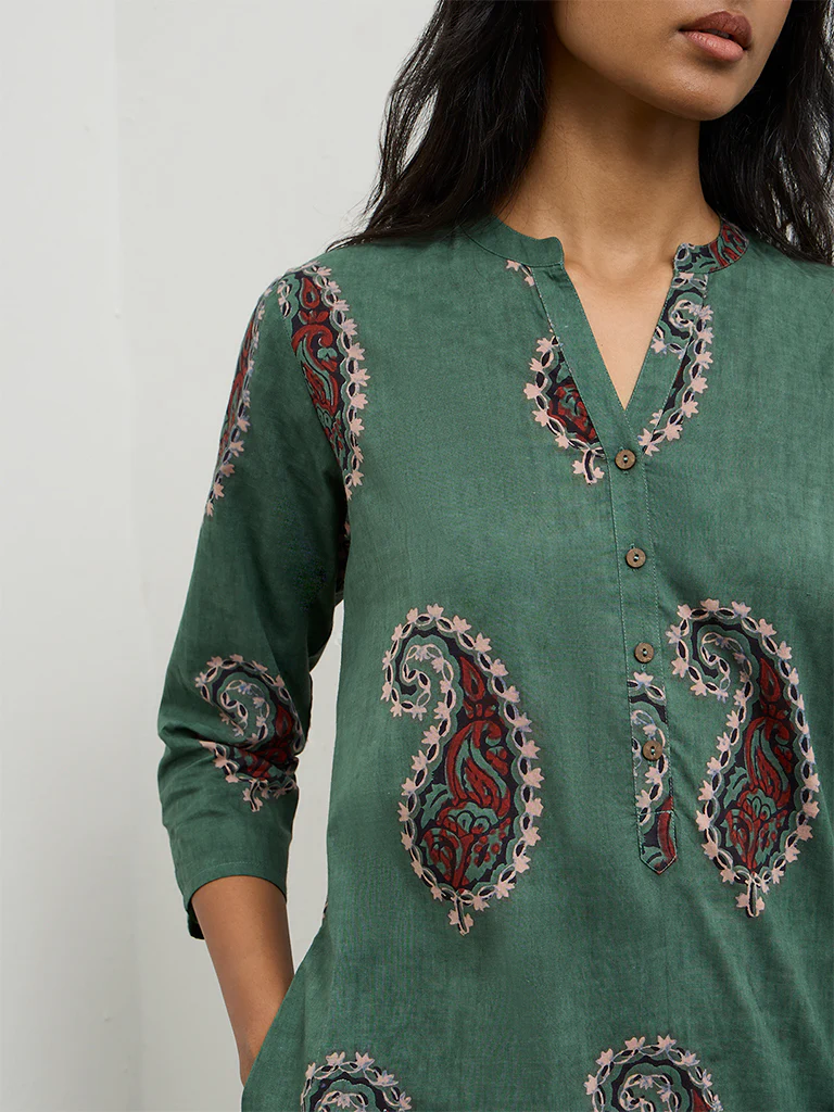 Utsa Green Paisley Printed Cotton Straight Kurta - Image 3