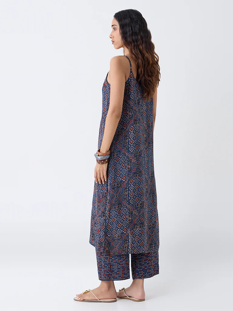 Utsa Indigo Floral Embroidered Straight Kurta - Image 4
