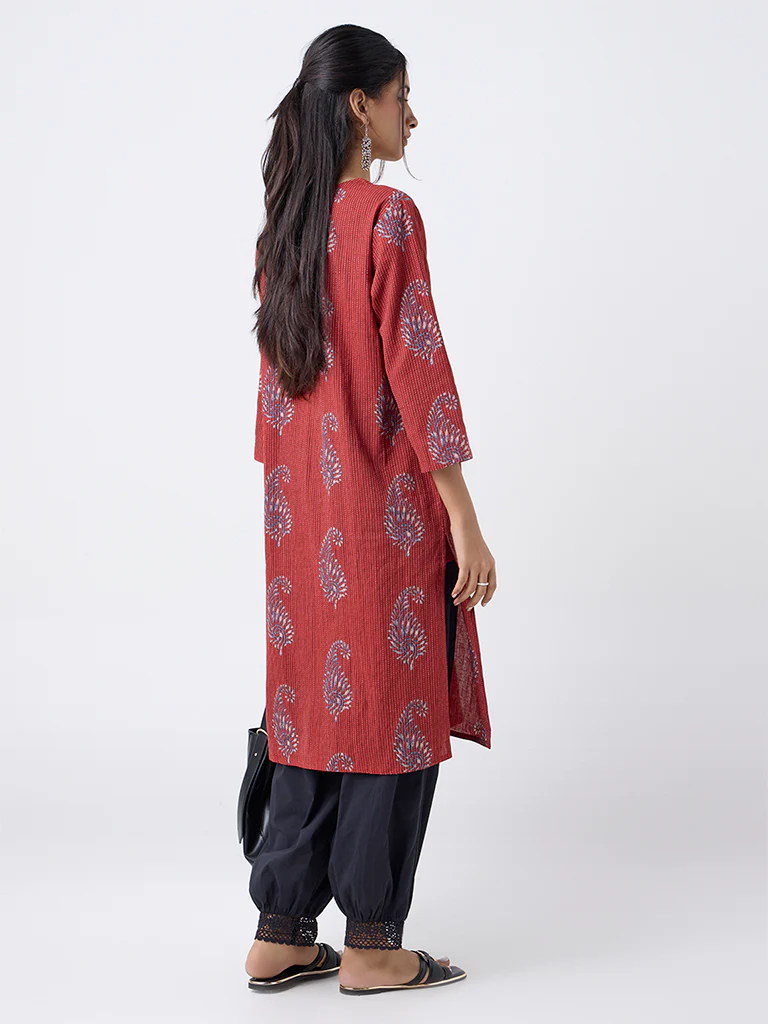 Utsa Maroon Paisley Design Cotton-Blend Straight Kurta - Image 4