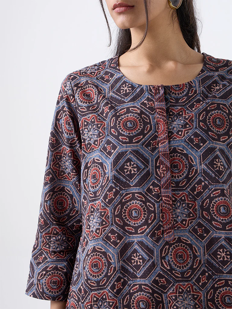 Utsa Multicolour Ajrakh Printed Cotton Straight Kurta - Image 3
