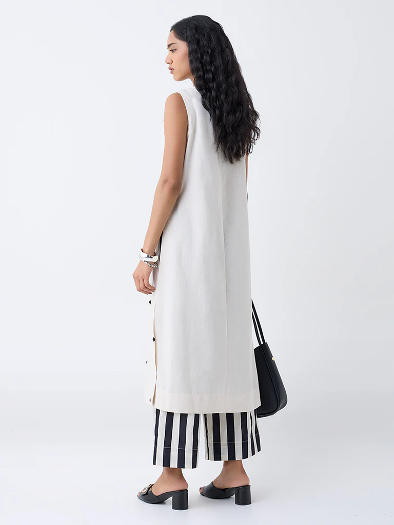 Utsa Off-White Embroidered Cotton-Blend A-Line Kurta - Image 4