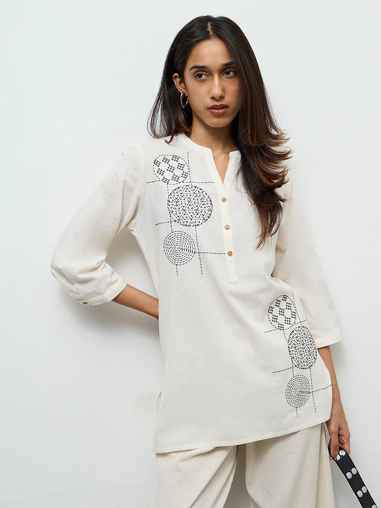 Utsa Off-White Embroidered Cotton-Blend Tunic
