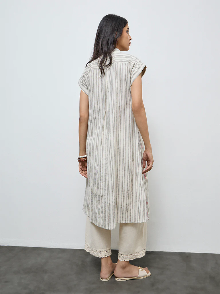 Utsa Off-White Floral Embroidered Cotton-Blend A-Line Kurta - Image 4