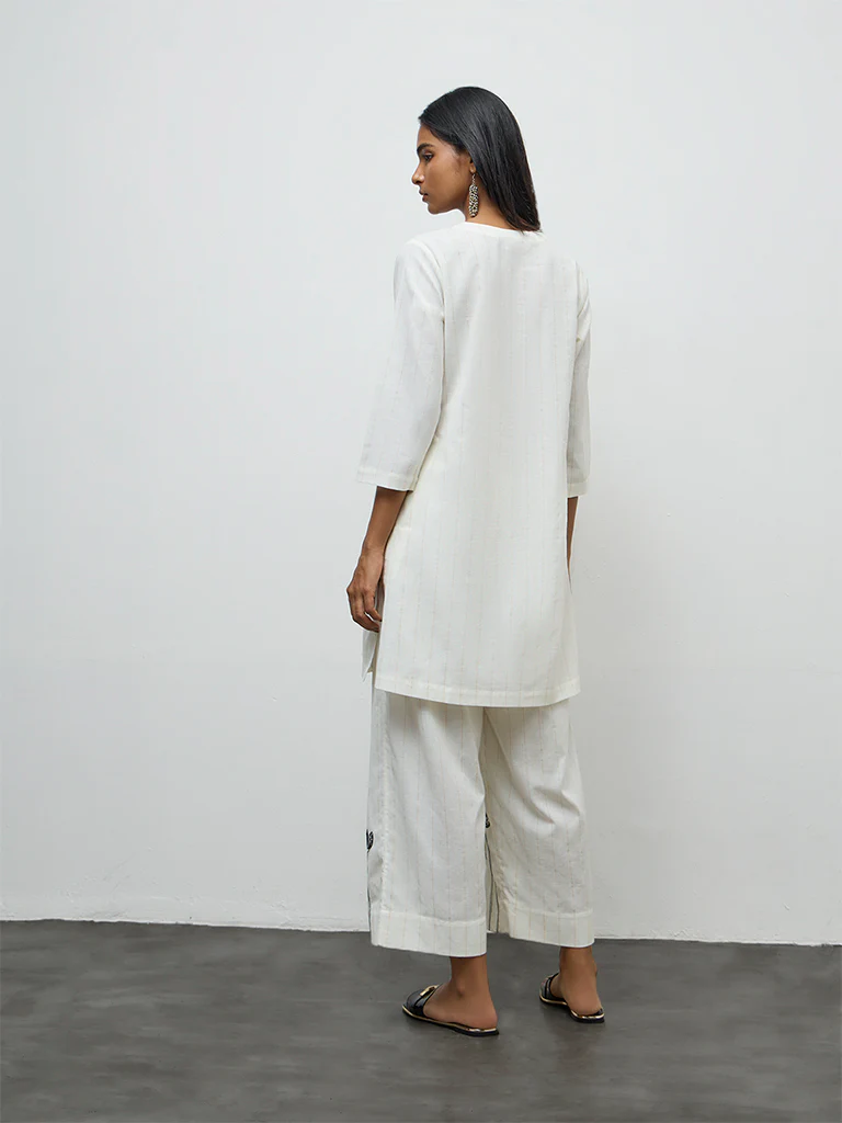 Utsa Off-White Floral Embroidered Cotton-Blend A-Line Kurta - Image 4