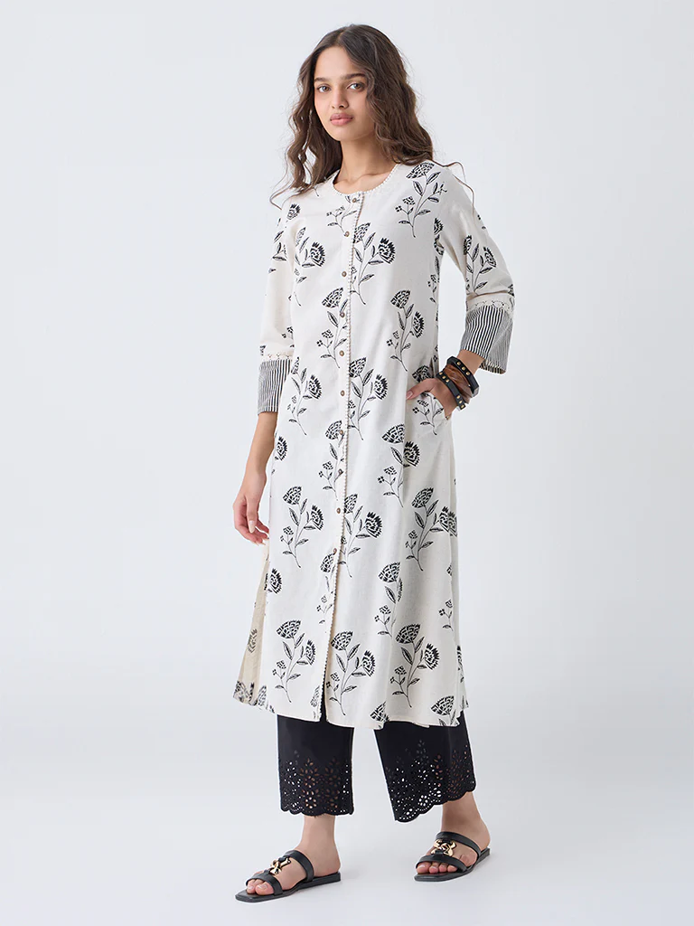 Utsa Off-White Floral Pattern Cotton-Blend A-Line Kurta